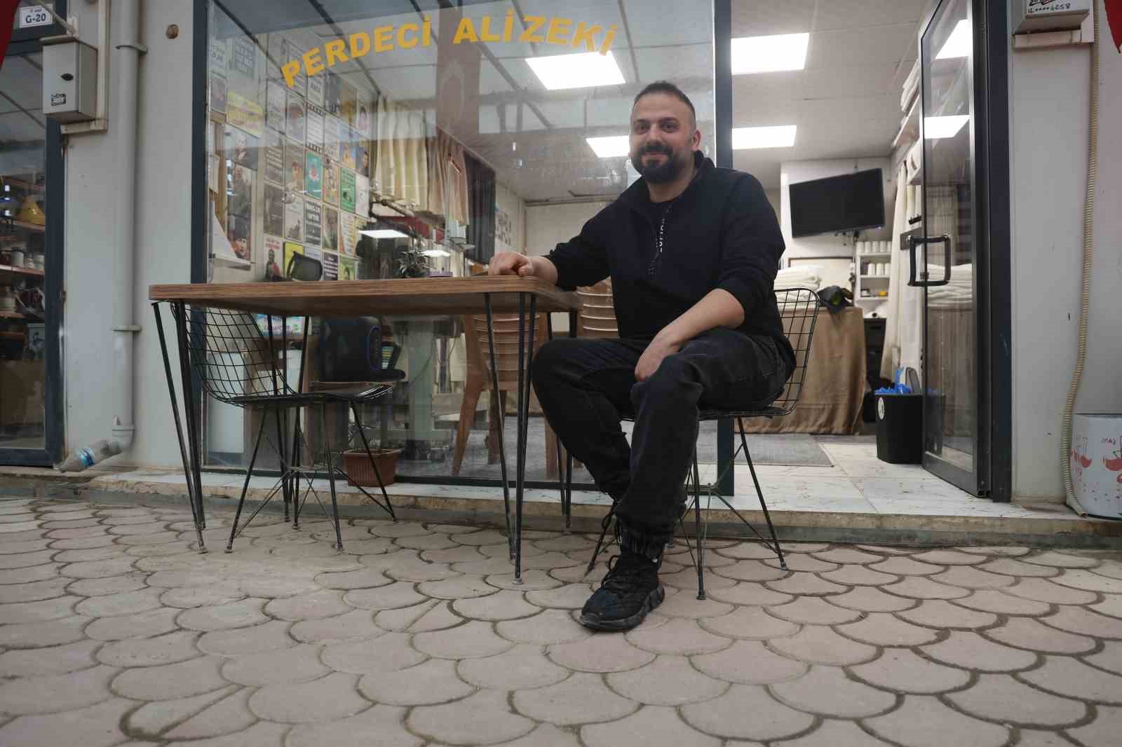 Depremde 55 saat enkaz altında kalıp bir bacağını kaybeden perdeci Ali, protez bacağıyla kendi ayakları üzerinde durmayı başardı 5 depremde 55 saat enkaz altinda kalip bir bacagini kaybeden perdeci ali protez bacagiyla kendi 6Dru7hkM