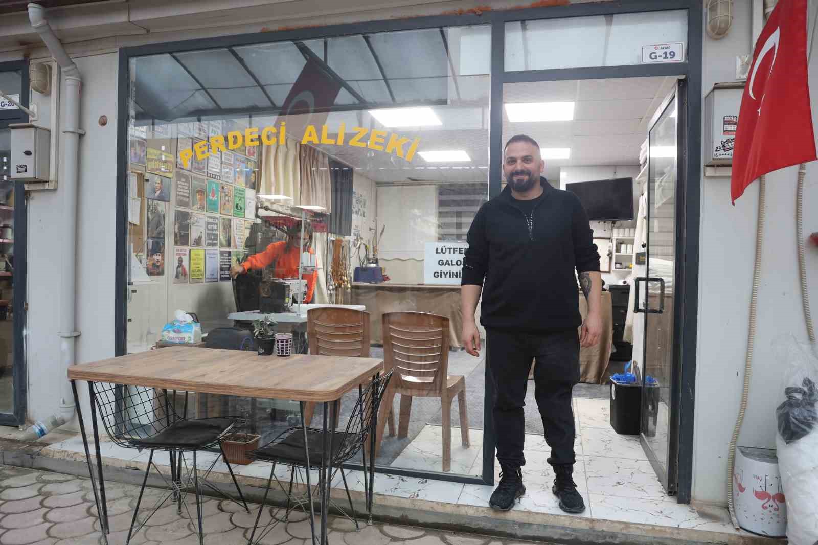 Depremde 55 saat enkaz altında kalıp bir bacağını kaybeden perdeci Ali, protez bacağıyla kendi ayakları üzerinde durmayı başardı 10 depremde 55 saat enkaz altinda kalip bir bacagini kaybeden perdeci ali protez bacagiyla kendi WQiII7aS