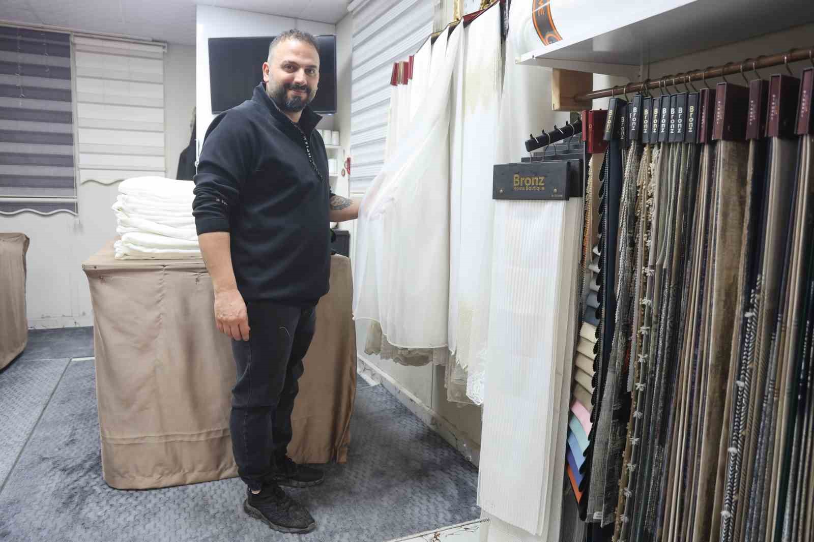 Depremde 55 saat enkaz altında kalıp bir bacağını kaybeden perdeci Ali, protez bacağıyla kendi ayakları üzerinde durmayı başardı 9 depremde 55 saat enkaz altinda kalip bir bacagini kaybeden perdeci ali protez bacagiyla kendi We8d7TMS