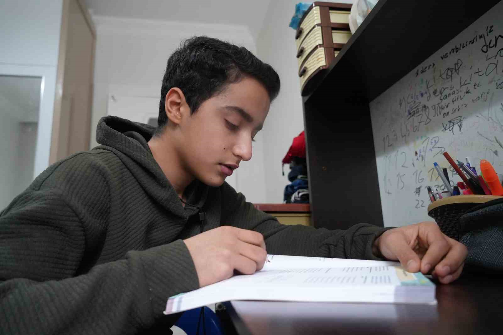 depremde 6 kisilik aileden sadece o hayatta kaldi 3 aH9fA2VK