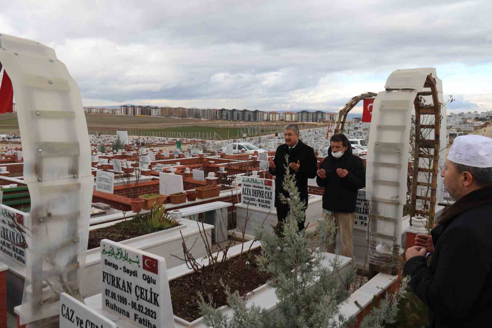 Depremde 9 aylık torununu, kızını, oğlunu ve damadını kaybeden baba: "Torunum yeni yürüyordu" 9 depremde 9 aylik torununu kizini oglunu ve damadini kaybeden baba torunum yeni yuruyordu 5 nLTydrYM