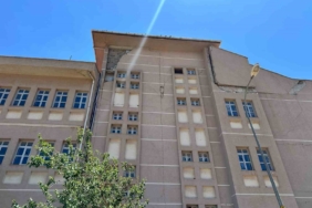 depremde-agir-hasar-aldiktan-sonra-yikilmayan-okul-tehlike-saciyor-uOdH7iAC.jpg