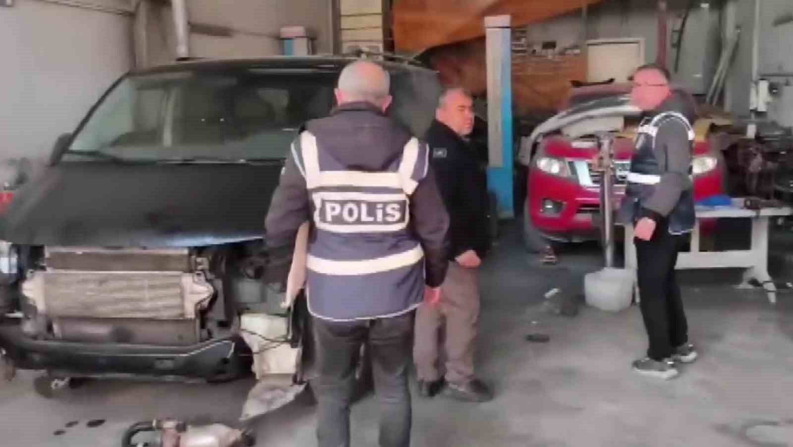 Depremde ağır hasar gören araçları ’change’ yapan çeteye operasyon: 22 tutuklama 7 depremde agir hasar goren araclari change yapan ceteye operasyon 22 tutuklama 3 b5AyAdep