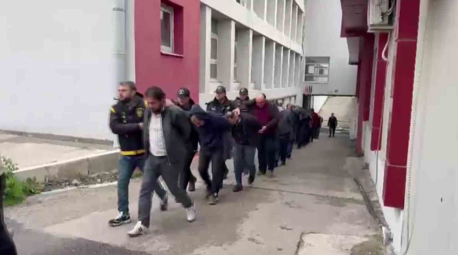 Depremde ağır hasar gören araçları ’change’ yapan çeteye operasyon: 22 tutuklama 10 depremde agir hasar goren araclari change yapan ceteye operasyon 22 tutuklama 6