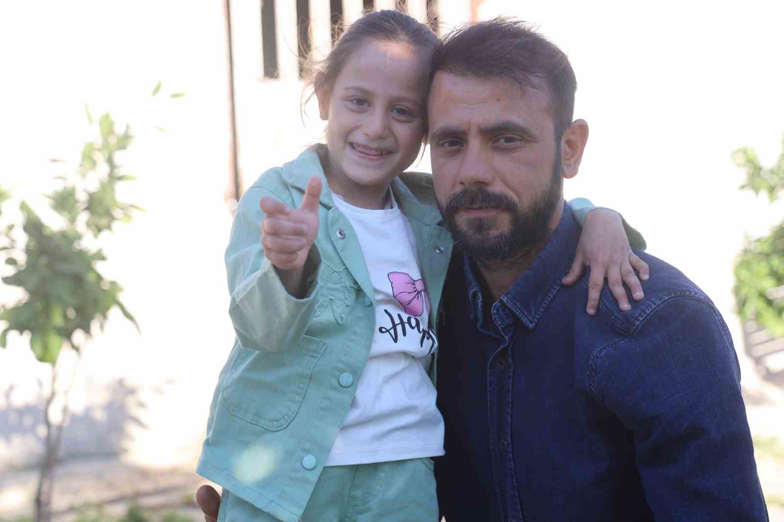 Depremde ailesini kaybeden Zeynep, amcasına ’baba’, yengesine ’anne’ diyerek hayata tutundu 5 depremde ailesini kaybeden zeynep amcasina baba yengesine anne diyerek hayata tutundu 1 aEFJad1l