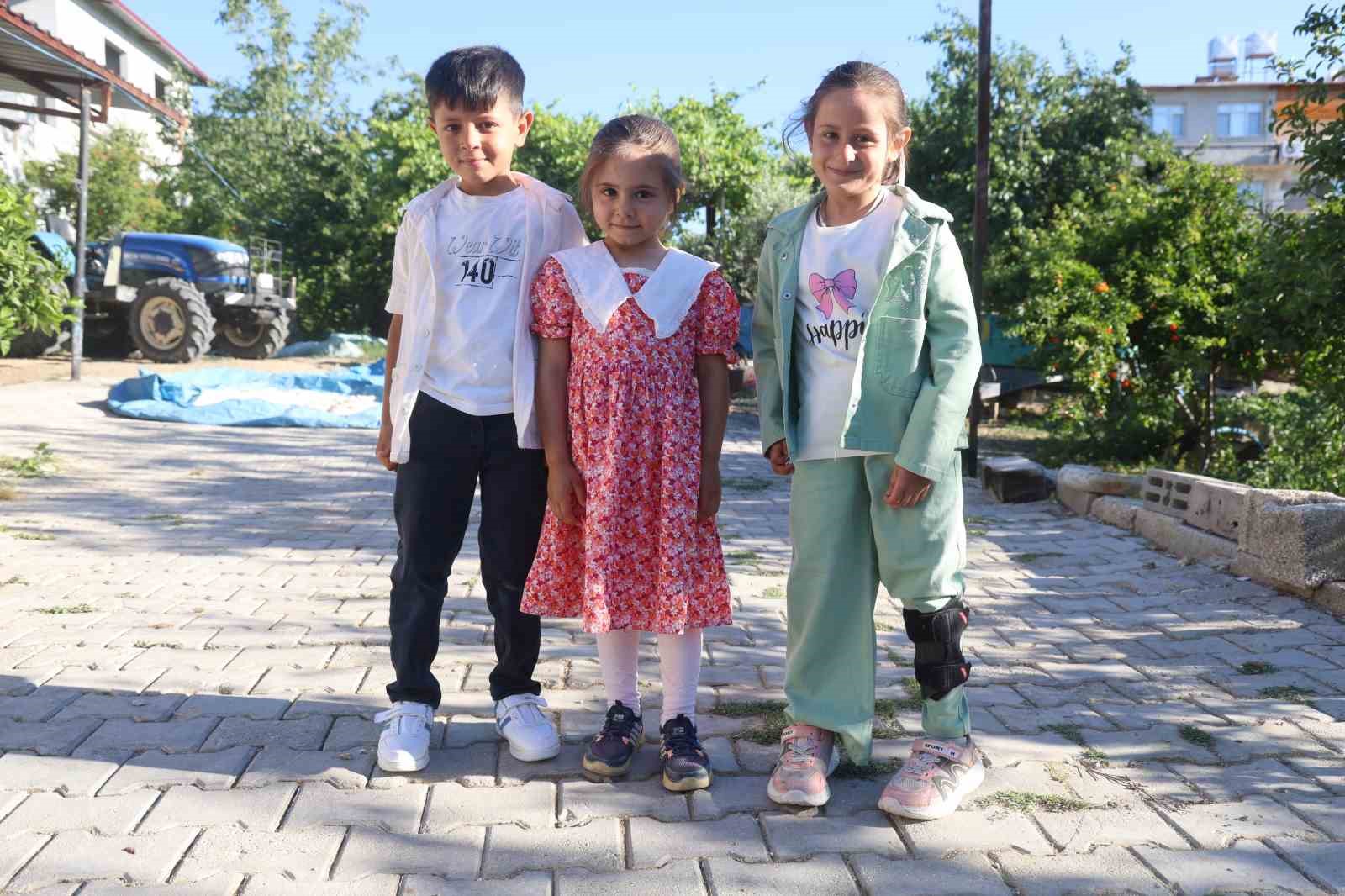 Depremde ailesini kaybeden Zeynep, amcasına ’baba’, yengesine ’anne’ diyerek hayata tutundu 7 depremde ailesini kaybeden zeynep amcasina baba yengesine anne diyerek hayata tutundu 3