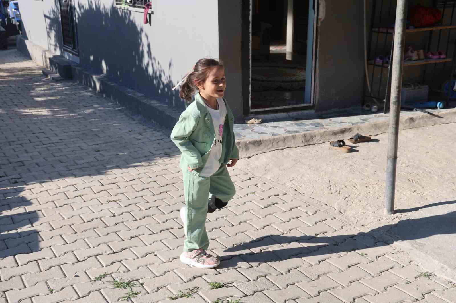 Depremde ailesini kaybeden Zeynep, amcasına ’baba’, yengesine ’anne’ diyerek hayata tutundu 8 depremde ailesini kaybeden zeynep amcasina baba yengesine anne diyerek hayata tutundu 4 6lsRTNVt
