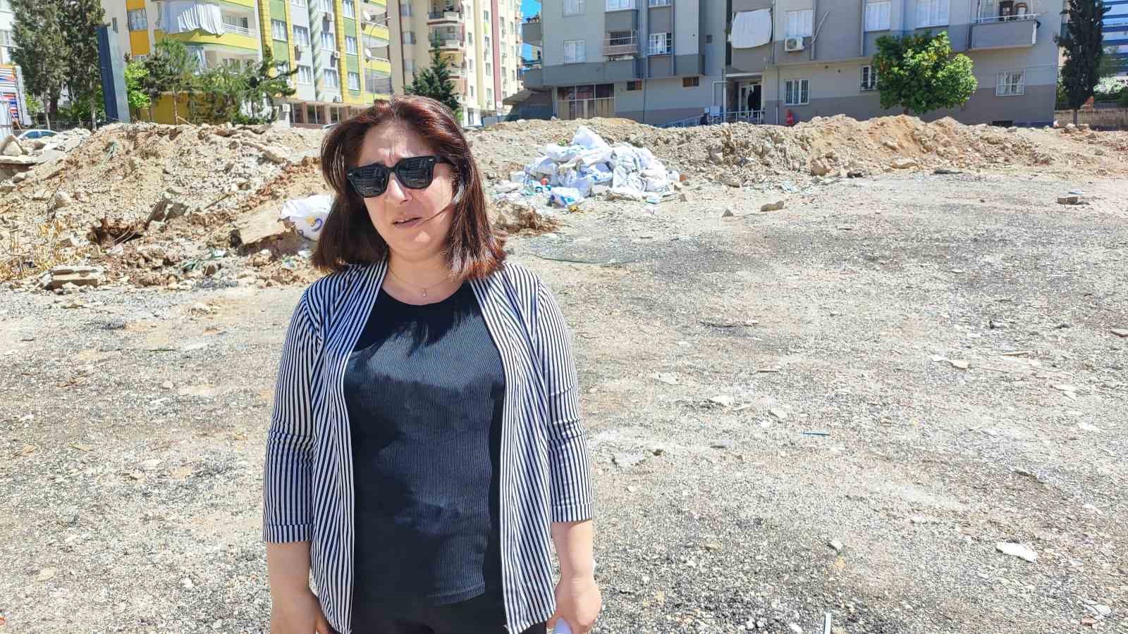 depremde anne ve babasini kaybeden kadindan alpargun apartmani kararina tepki 0