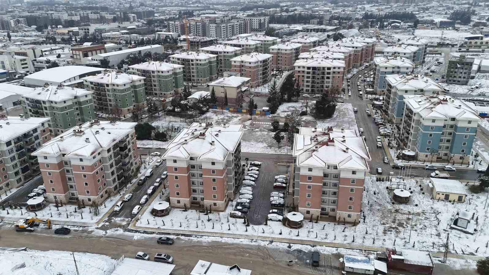 Depremde bin 200 insana mezar olan 600 konutlar ihya süreciyle birlikte yeniden vatandaşlara yuva oldu 8 depremde bin 200 insana mezar olan 600 konutlar ihya sureciyle birlikte yeniden vatandaslara yuva VOMBOQe2