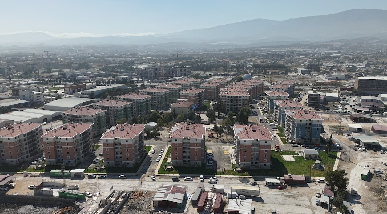 Depremde bin 200 insana mezar olan 600 konutlar ihya süreciyle birlikte yeniden vatandaşlara yuva oldu 6 depremde bin 200 insana mezar olan 600 konutlar ihya sureciyle birlikte yeniden vatandaslara yuva YTRQmJ3a