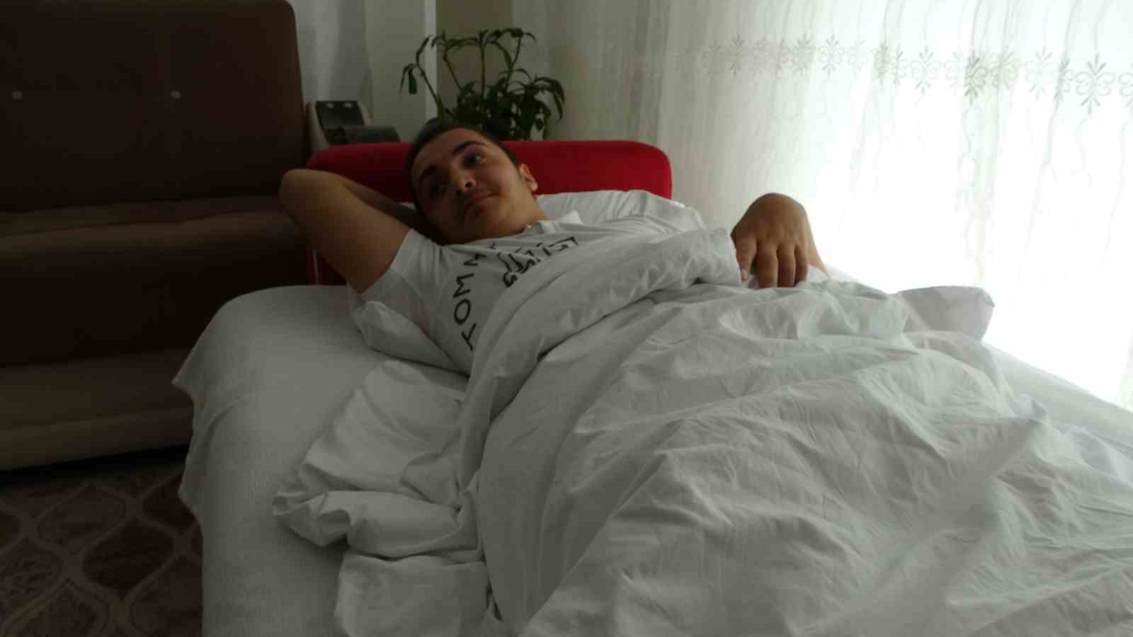Depremde dili boğazına kaçan Muhammed’in yaşam mücadelesi sürüyor 8 depremde dili bogazina kacan muhammedin yasam mucadelesi suruyor 4