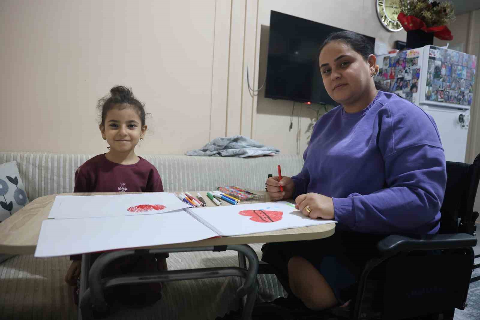 Depremde eşini, 2 çocuğunu ve bacaklarını kaybeden acılı anne, yaptığı alışverişin borcunu ödeyemeyince mahkemelik oldu 7 depremde esini 2 cocugunu ve bacaklarini kaybeden acili anne yaptigi alisverisin borcunu odeyemeyince mahkemelik 1fz2SevJ
