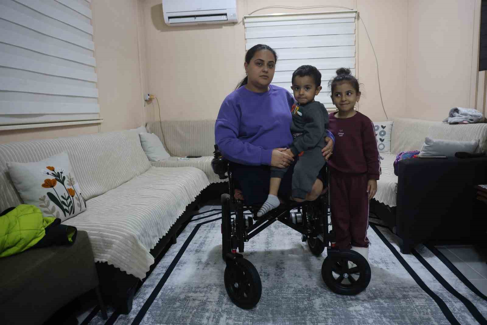 Depremde eşini, 2 çocuğunu ve bacaklarını kaybeden acılı anne, yaptığı alışverişin borcunu ödeyemeyince mahkemelik oldu 4 depremde esini 2 cocugunu ve bacaklarini kaybeden acili anne yaptigi alisverisin borcunu odeyemeyince mahkemelik 96Gz6IUE