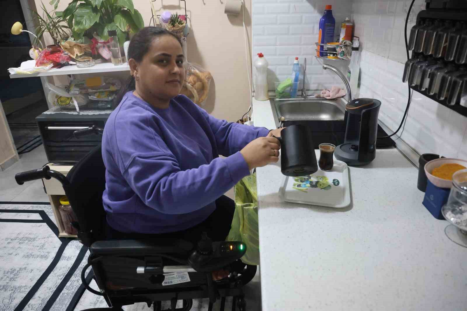 Depremde eşini, 2 çocuğunu ve bacaklarını kaybeden acılı anne, yaptığı alışverişin borcunu ödeyemeyince mahkemelik oldu 6 depremde esini 2 cocugunu ve bacaklarini kaybeden acili anne yaptigi alisverisin borcunu odeyemeyince mahkemelik BzksLM8j