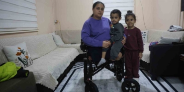 depremde-esini-2-cocugunu-ve-bacaklarini-kaybeden-acili-anne-yaptigi-alisverisin-borcunu-odeyemeyince-mahkemelik-O78VDSNz.jpg