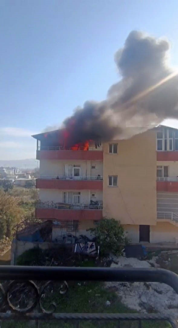 depremde esini ve evladini kaybeden kadin ikinci kez felaketi yasadigi yanginda tum birikimini ve IqUNaDjJ