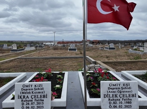 depremde esini ve kizini kaybeden bafrali baba cenazelerini buldugumuzda sevindik 0 HyIgLQeg