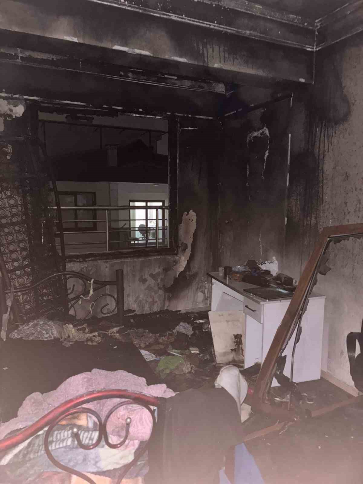 depremde evi yikilan ailenin yeni yuvasi alev alev yandi 7 MkmSiTdc
