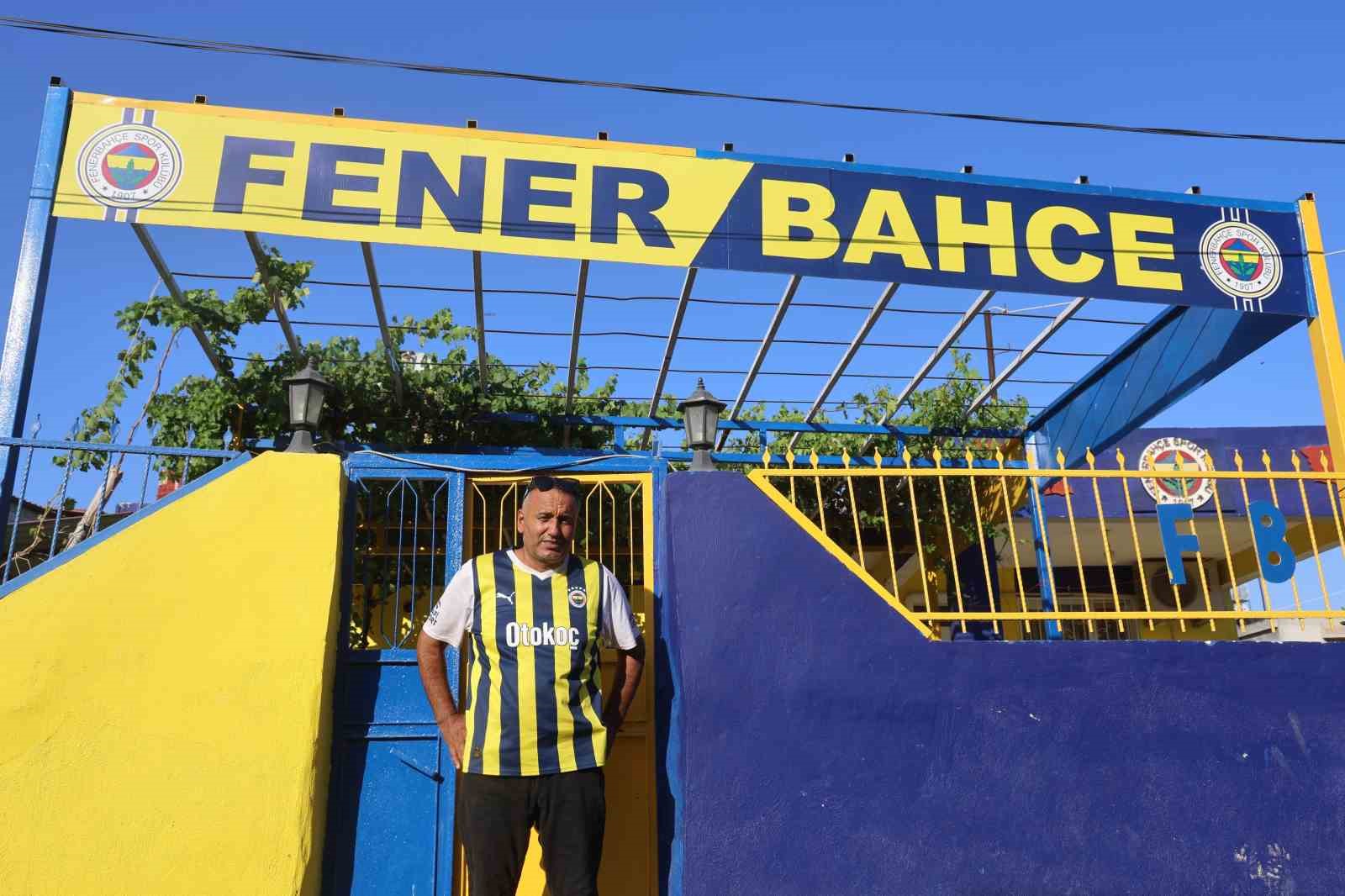 Depremde evi yıkıldı, yeni evini satın aldıktan sonra ilk işi Fenerbahçe aşkını yaşatmak oldu 8 depremde evi yikildi yeni evini satin aldiktan sonra ilk isi fenerbahce askini yasatmak oldu 1l3lZzRZ