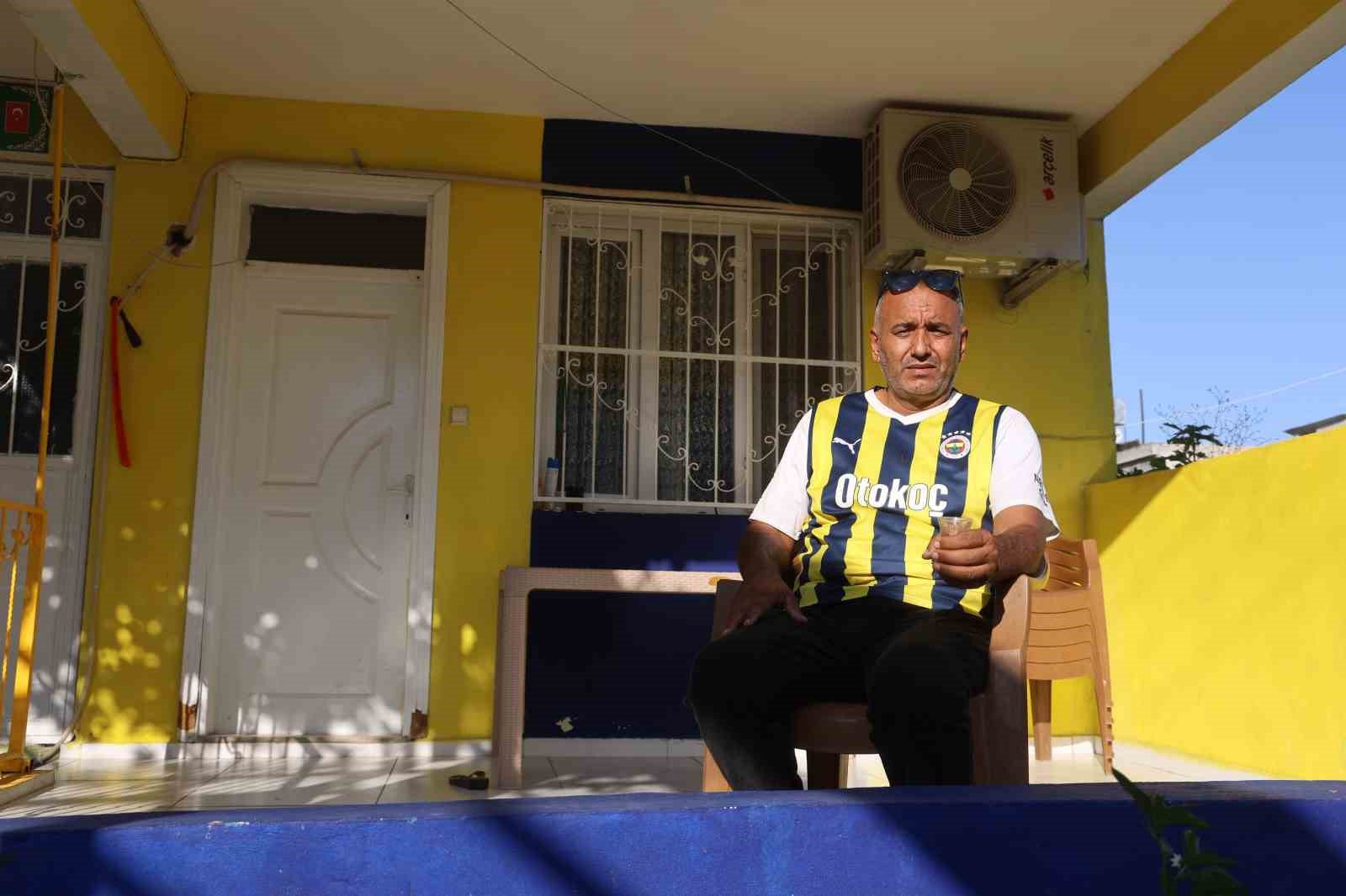 Depremde evi yıkıldı, yeni evini satın aldıktan sonra ilk işi Fenerbahçe aşkını yaşatmak oldu 6 depremde evi yikildi yeni evini satin aldiktan sonra ilk isi fenerbahce askini yasatmak oldu 48WZP3qr