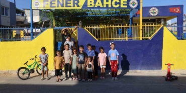 depremde-evi-yikildi-yeni-evini-satin-aldiktan-sonra-ilk-isi-fenerbahce-askini-yasatmak-oldu-F3SWEjGf.jpg