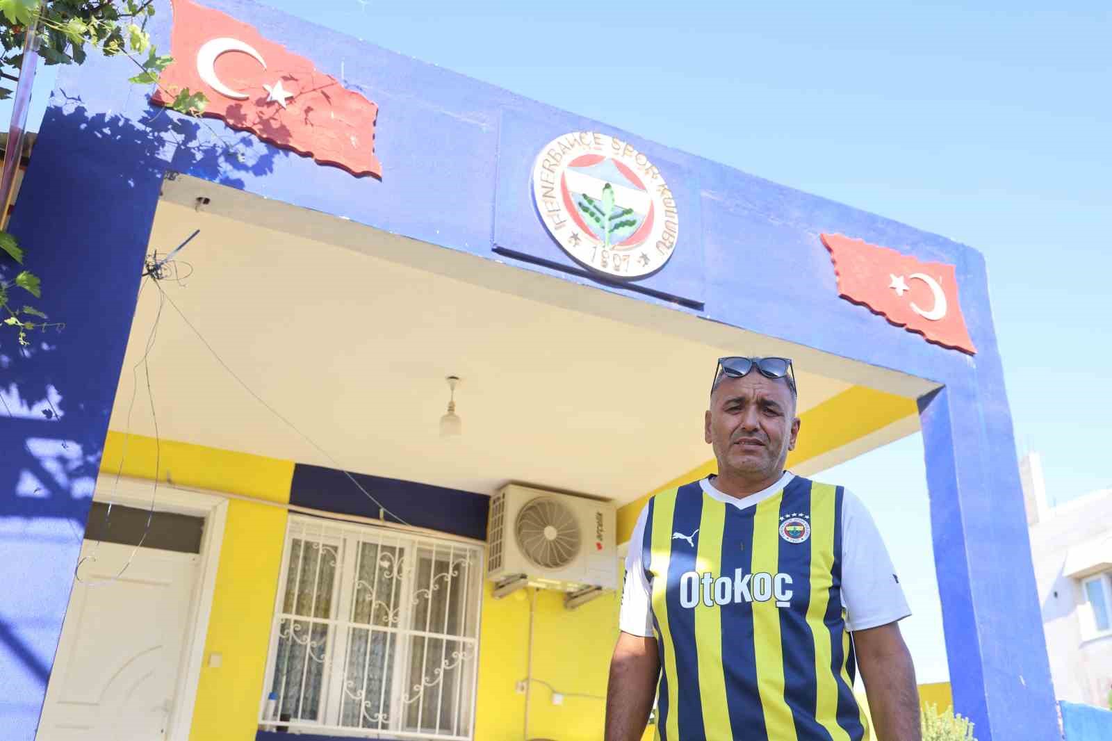 Depremde evi yıkıldı, yeni evini satın aldıktan sonra ilk işi Fenerbahçe aşkını yaşatmak oldu 5 depremde evi yikildi yeni evini satin aldiktan sonra ilk isi fenerbahce askini yasatmak oldu wSf8MdXE