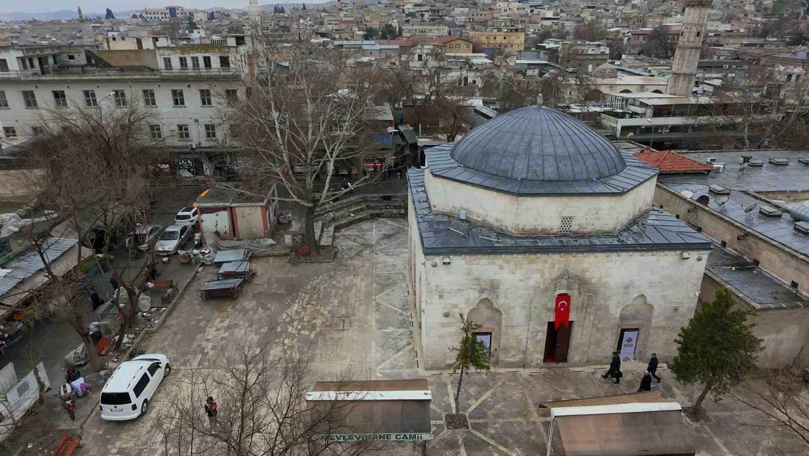 depremde hasar alan mevlevihane cami yeniden ibadete acildi 2 T5QBHBWb