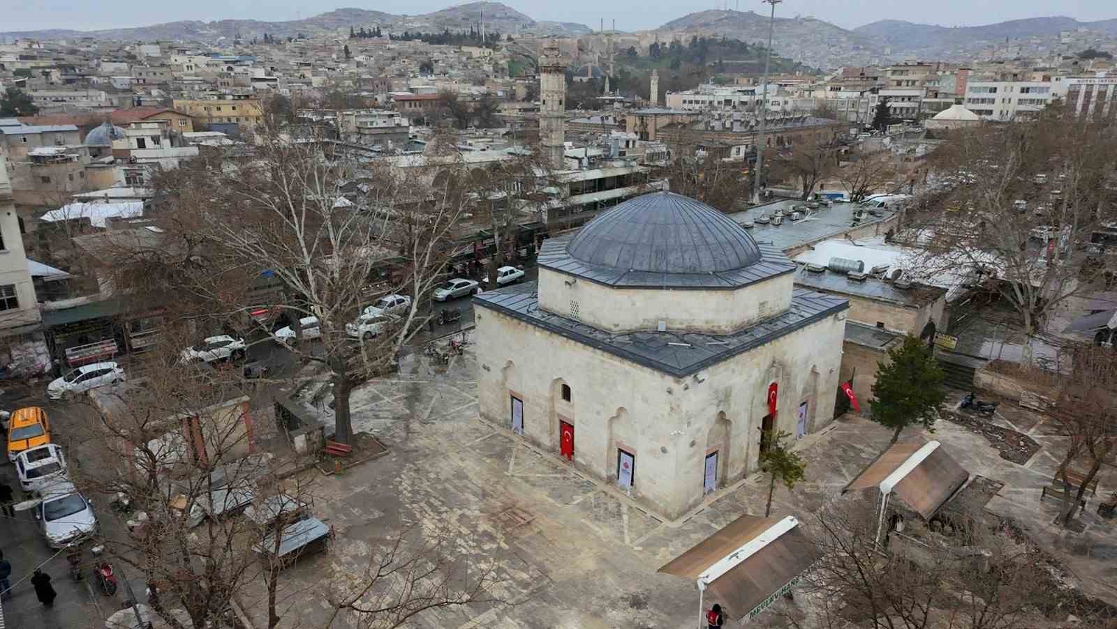 depremde hasar alan mevlevihane cami yeniden ibadete acildi 4 8eJhAtjN