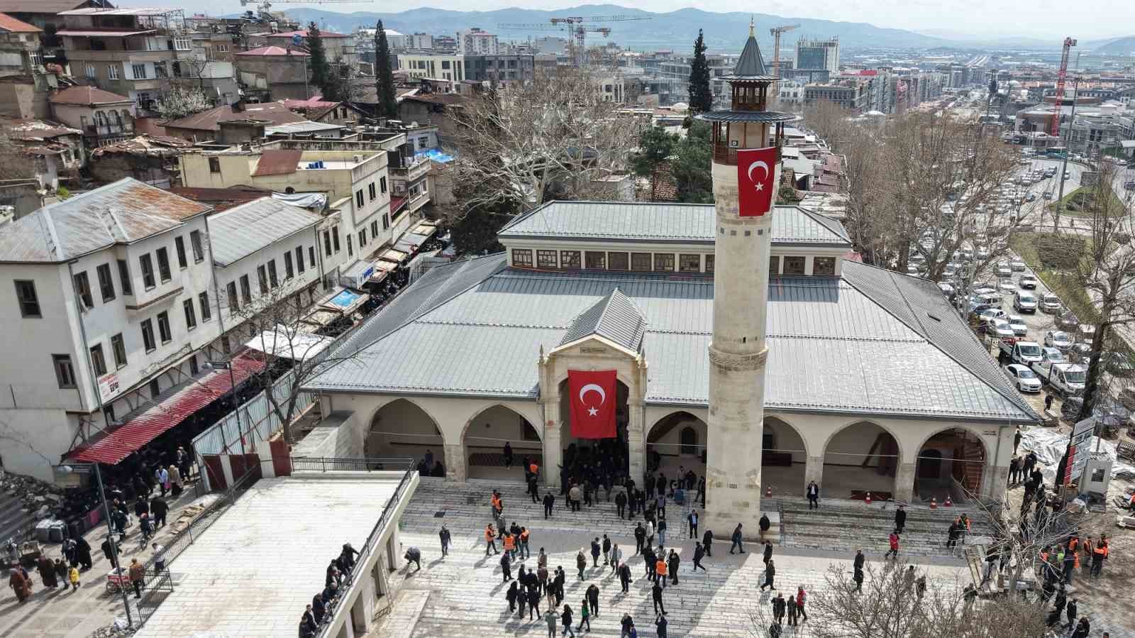 depremde hasar goren 583 yillik ulu cami yeniden ibadete acildi 0