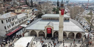 depremde-hasar-goren-583-yillik-ulu-cami-yeniden-ibadete-acildi-YDP1BrNM.jpg