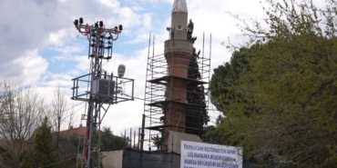 depremde-hasar-goren-caminin-restorasyonuna-baslandi-2LMjcO7M.jpg