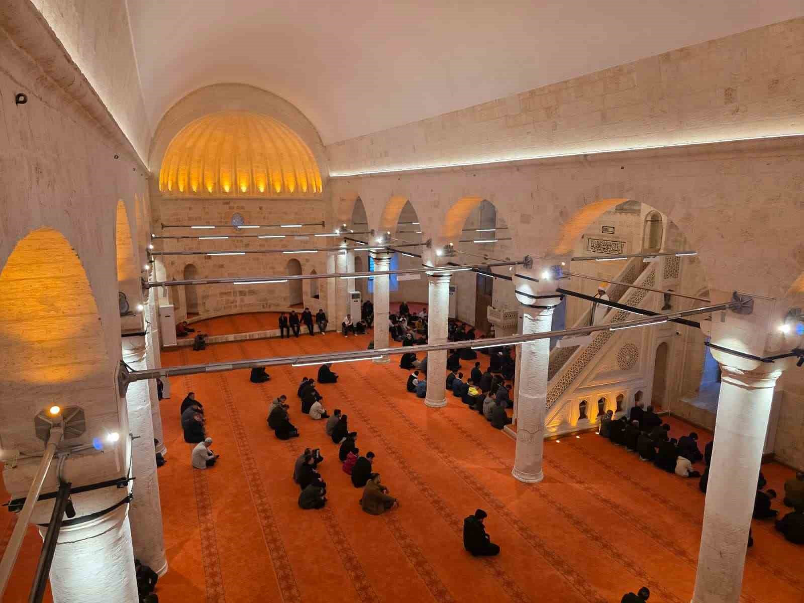 depremde hasar goren tarihi selahattin eyyubi camii yeniden ibadete acildi 3 L9PGglMv