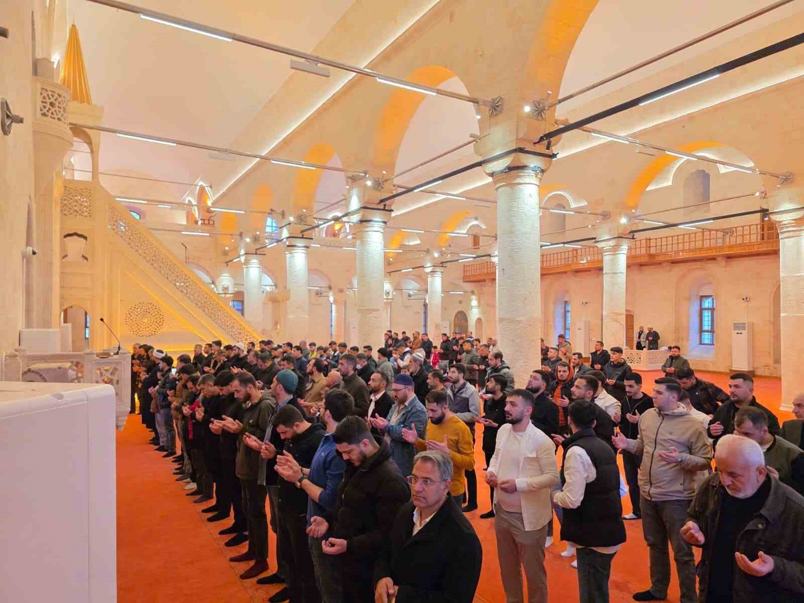 depremde hasar goren tarihi selahattin eyyubi camii yeniden ibadete acildi 4 P2WtaRtI