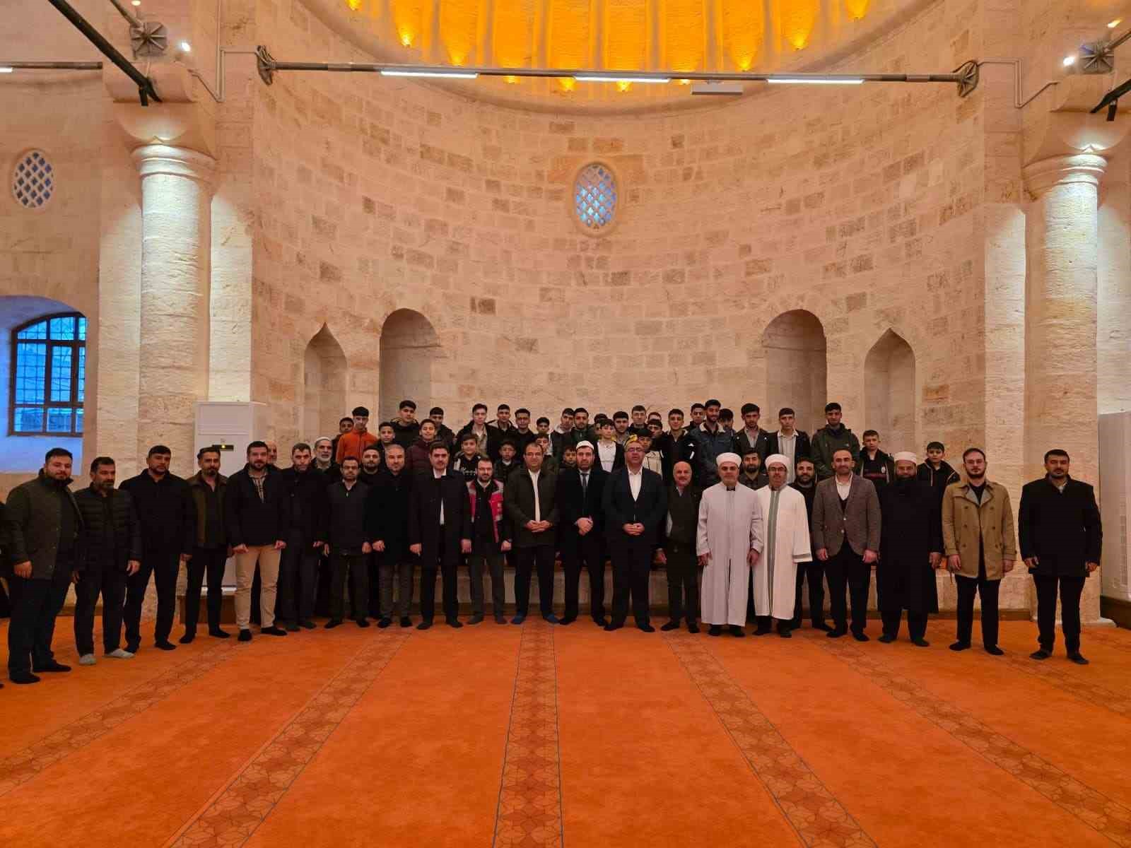 depremde hasar goren tarihi selahattin eyyubi camii yeniden ibadete acildi 5 wUM98wFl