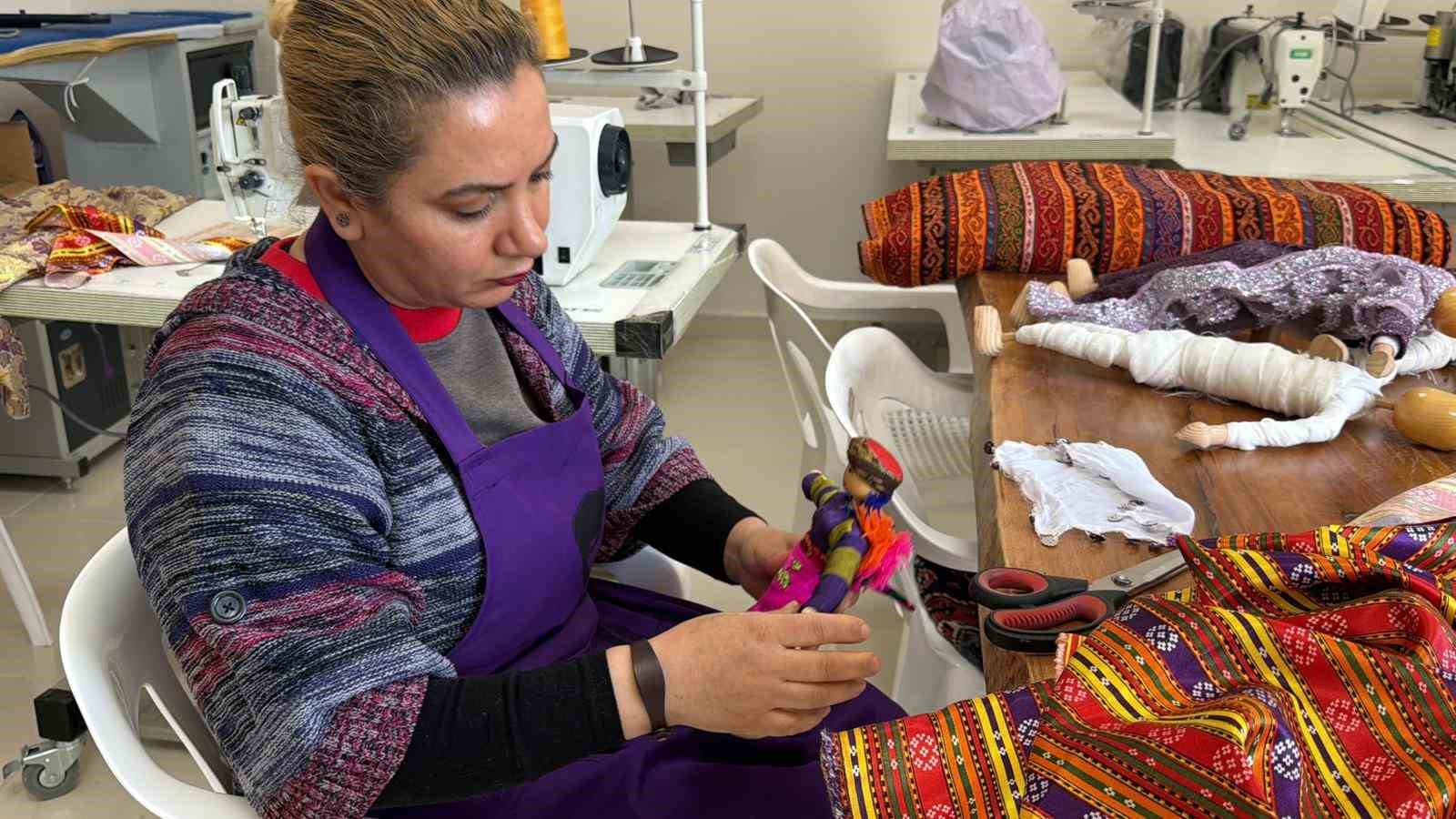 depremde is yerini kaybeden kadinlar yeniden uretime basladi 0 cmur4HpJ