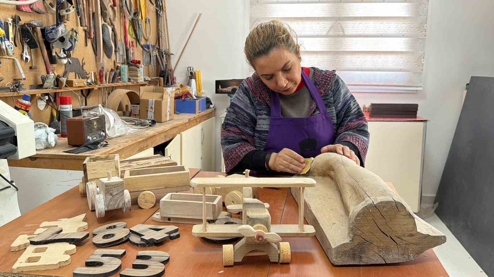 depremde is yerini kaybeden kadinlar yeniden uretime basladi 1