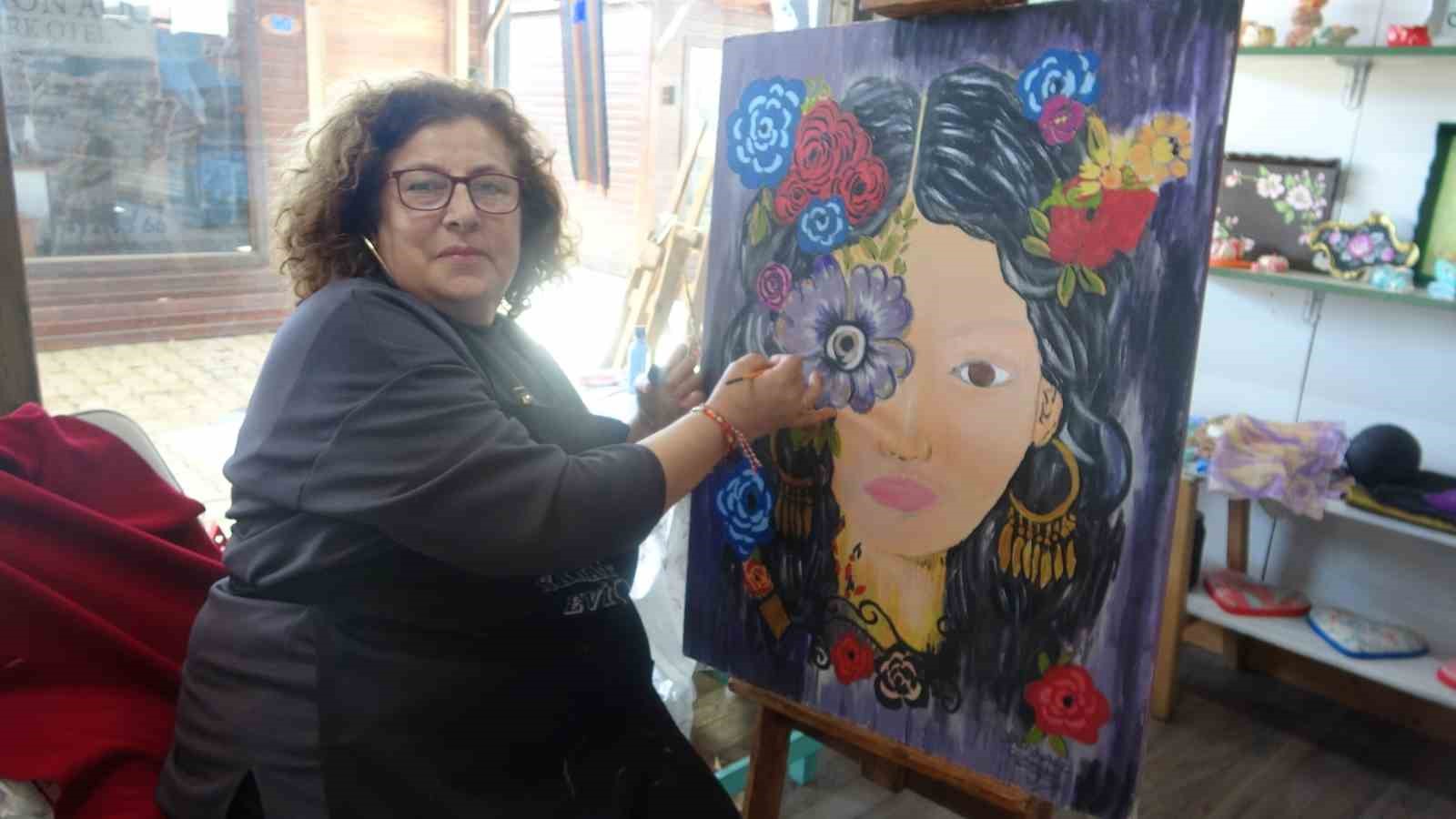 depremde is yerleri ve evleri yikilan afetzede kadinlar zanaatlarini kultur sanat carsisinda yasatiyorlar 1 nEEhGRiE