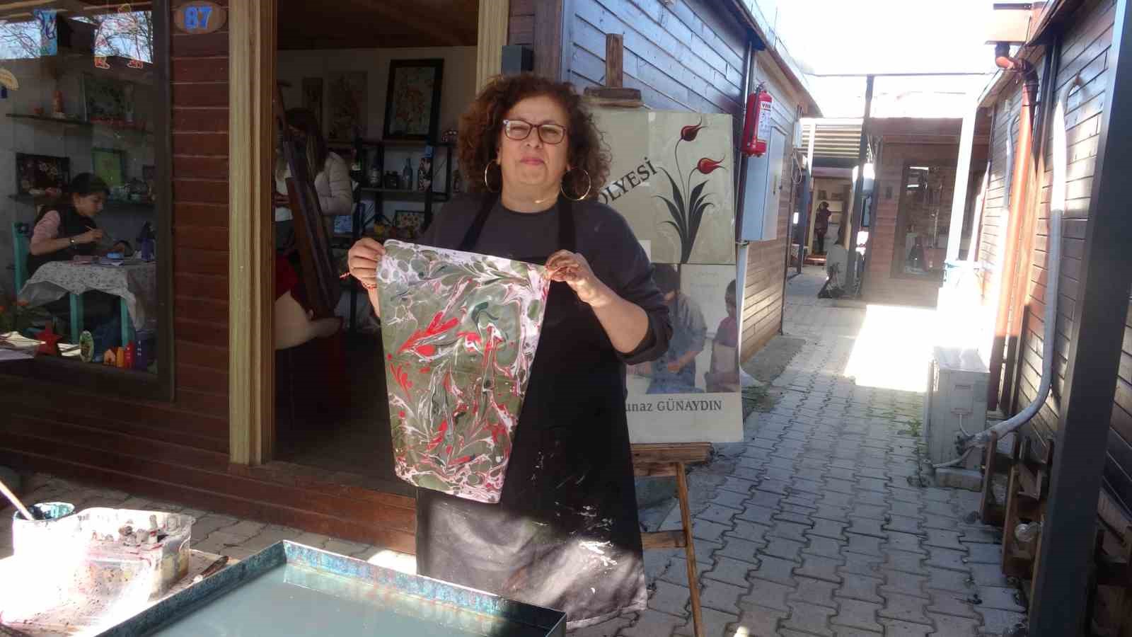 depremde is yerleri ve evleri yikilan afetzede kadinlar zanaatlarini kultur sanat carsisinda yasatiyorlar 4 8hjCT55X