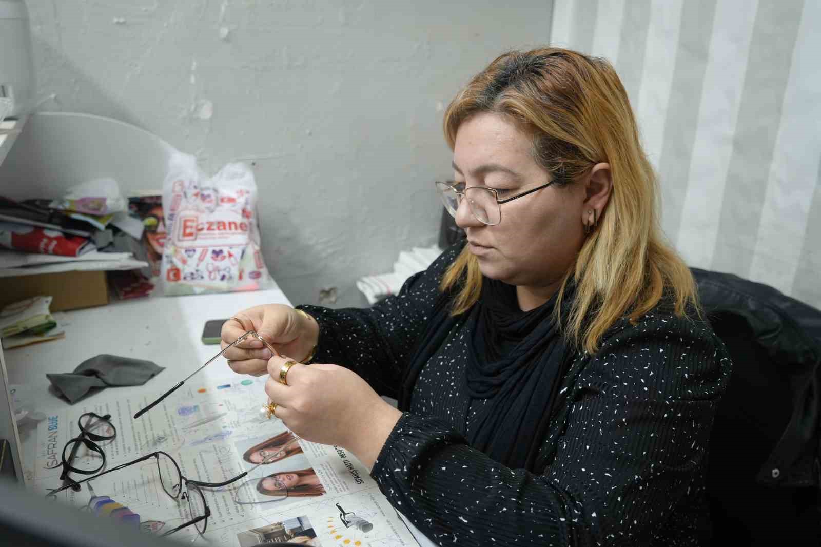 depremde olen esinin meslegini surdurerek hayata tutundu 3 K3ACubMr