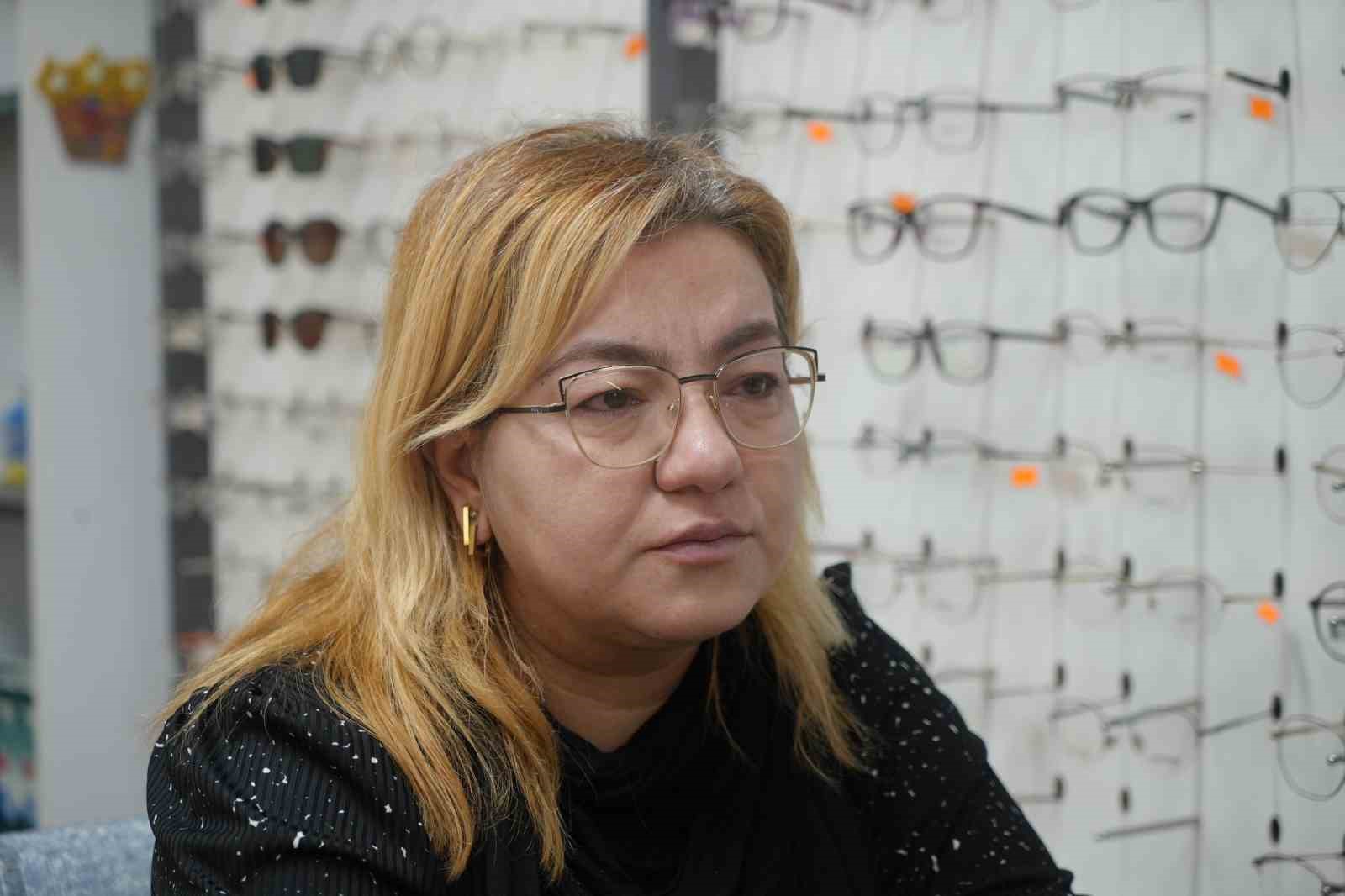 depremde olen esinin meslegini surdurerek hayata tutundu 4 B9plLevN