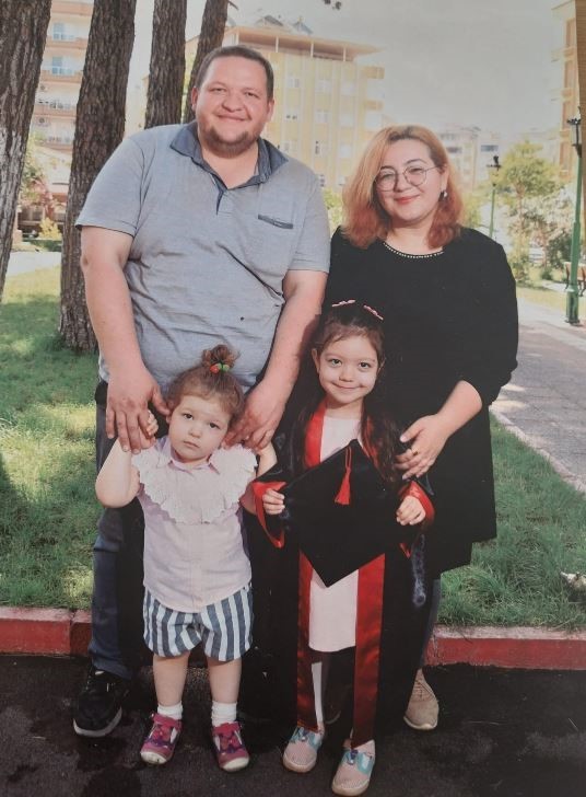 depremde olen esinin meslegini surdurerek hayata tutundu 7 nS7b9B1R