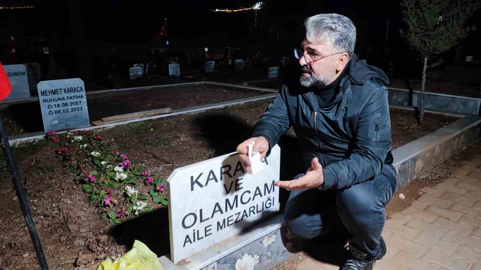 depremde tum ailesini kaybeden baba 0417de mezar basinda gozyaslarina boguldu 2 JbVW1jja