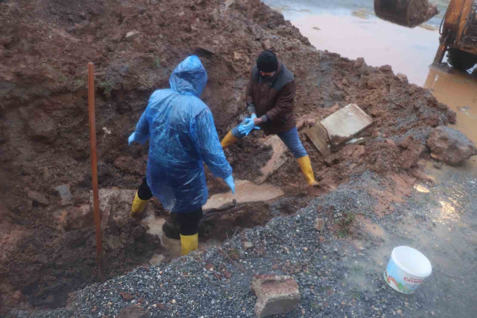 depremde tum ailesinin kaybeden babanin kayip kizi icin umutlu bekleyisi aciyla son buldu 3 Bg2vLg57