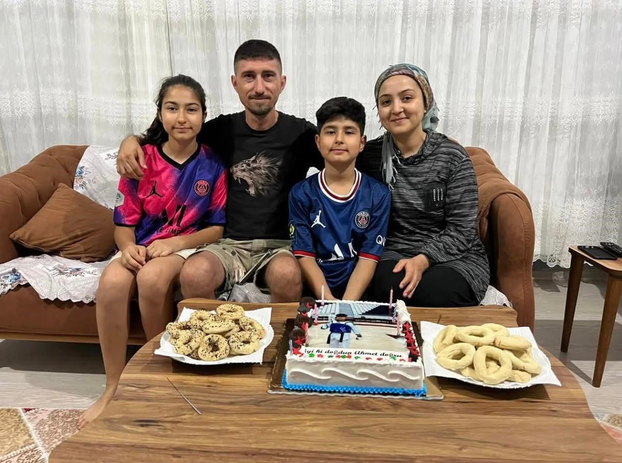 Depremde vefat eden babasının hayalleri için ter döken tekvandocu Ahmet, milli formayla çıktığı turnuvada Türk bayrağını göndere çektirdi 6 depremde vefat eden babasinin hayalleri icin ter doken tekvandocu ahmet milli formayla ciktigi turnuvada j6ib8N75