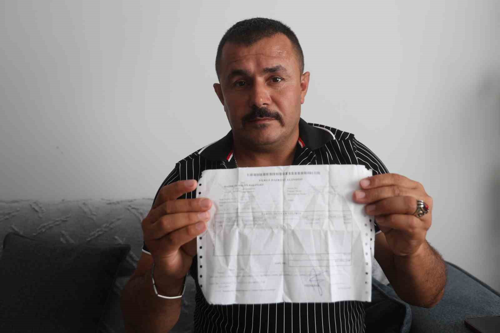 Depremde yaşadığı isim karışıklığıyla sistemde ölü olarak gözüken adam: "Trafik cezasına gelince yaşıyorum ama bazı şeylere gelince ölüyorum" 5 depremde yasadigi isim karisikligiyla sistemde olu olarak gozuken adam trafik cezasina gelince yasiyorum ama 1WMRJlHr