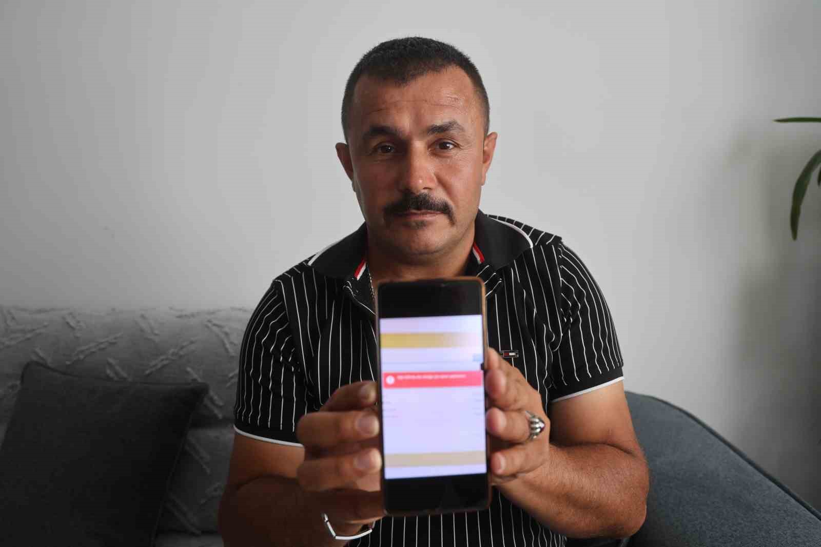 Depremde yaşadığı isim karışıklığıyla sistemde ölü olarak gözüken adam: "Trafik cezasına gelince yaşıyorum ama bazı şeylere gelince ölüyorum" 4 depremde yasadigi isim karisikligiyla sistemde olu olarak gozuken adam trafik cezasina gelince yasiyorum ama tCf8kwZK