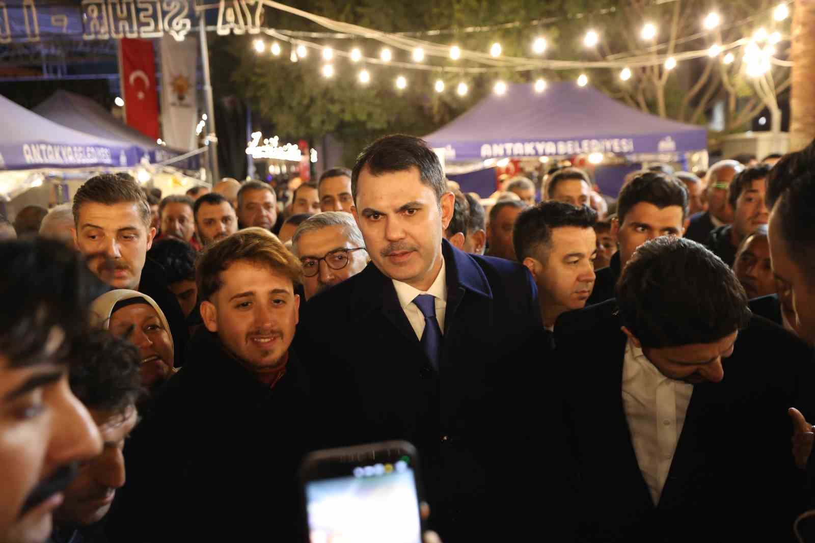 depremde yerle bir olan kemalpasa caddesi iftar sofrasiyla yeniden hayat buldu 7 ASfy8QXO