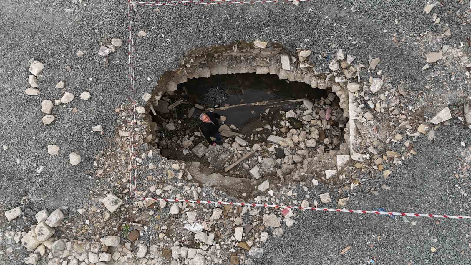depremde yikilan binanin arazisinde yasanan gocukle tarihi su kanali ortaya cikti 5 zzthNyfs