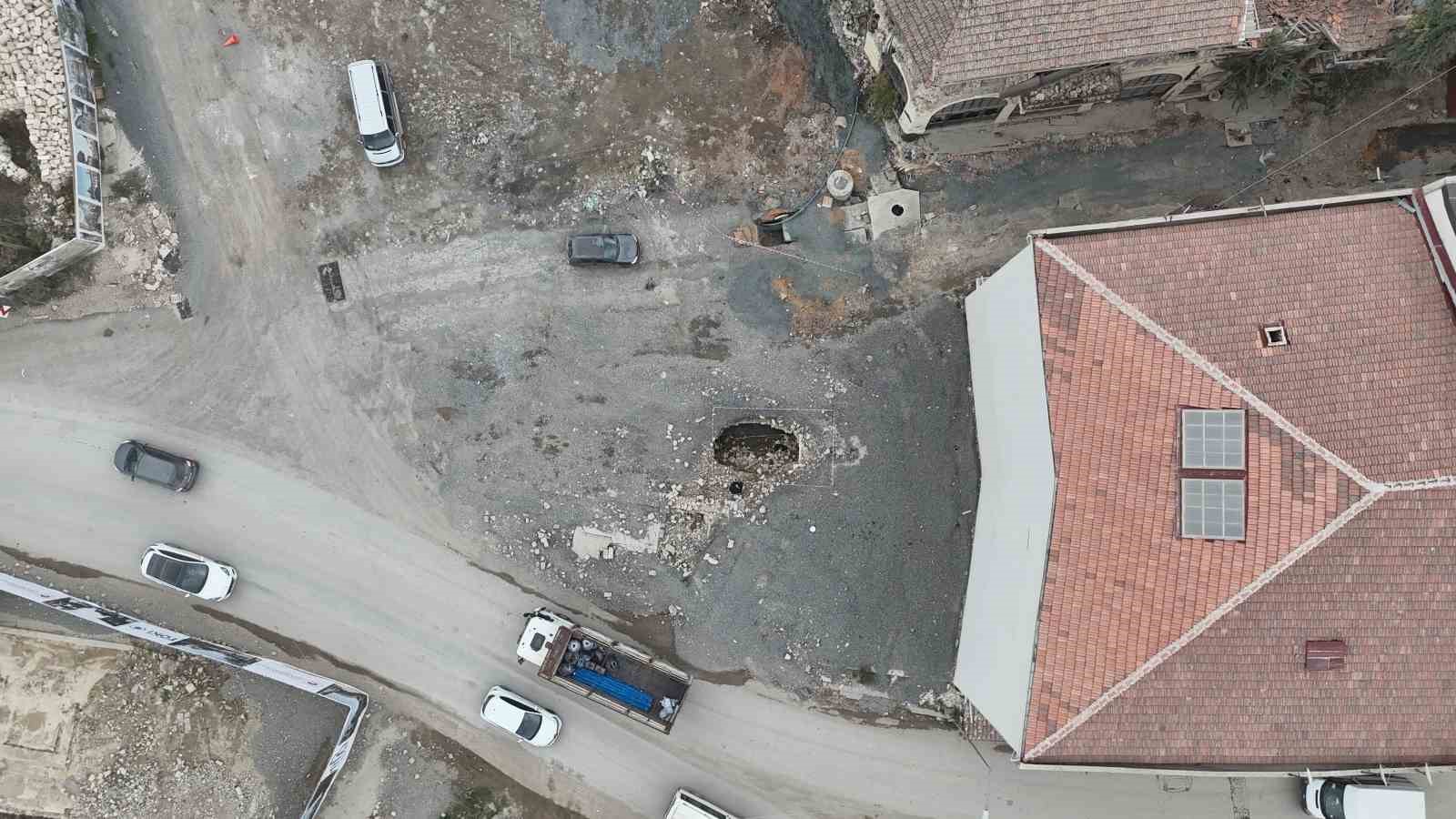 depremde yikilan binanin arazisinde yasanan gocukle tarihi su kanali ortaya cikti 8 TNF4K4U1