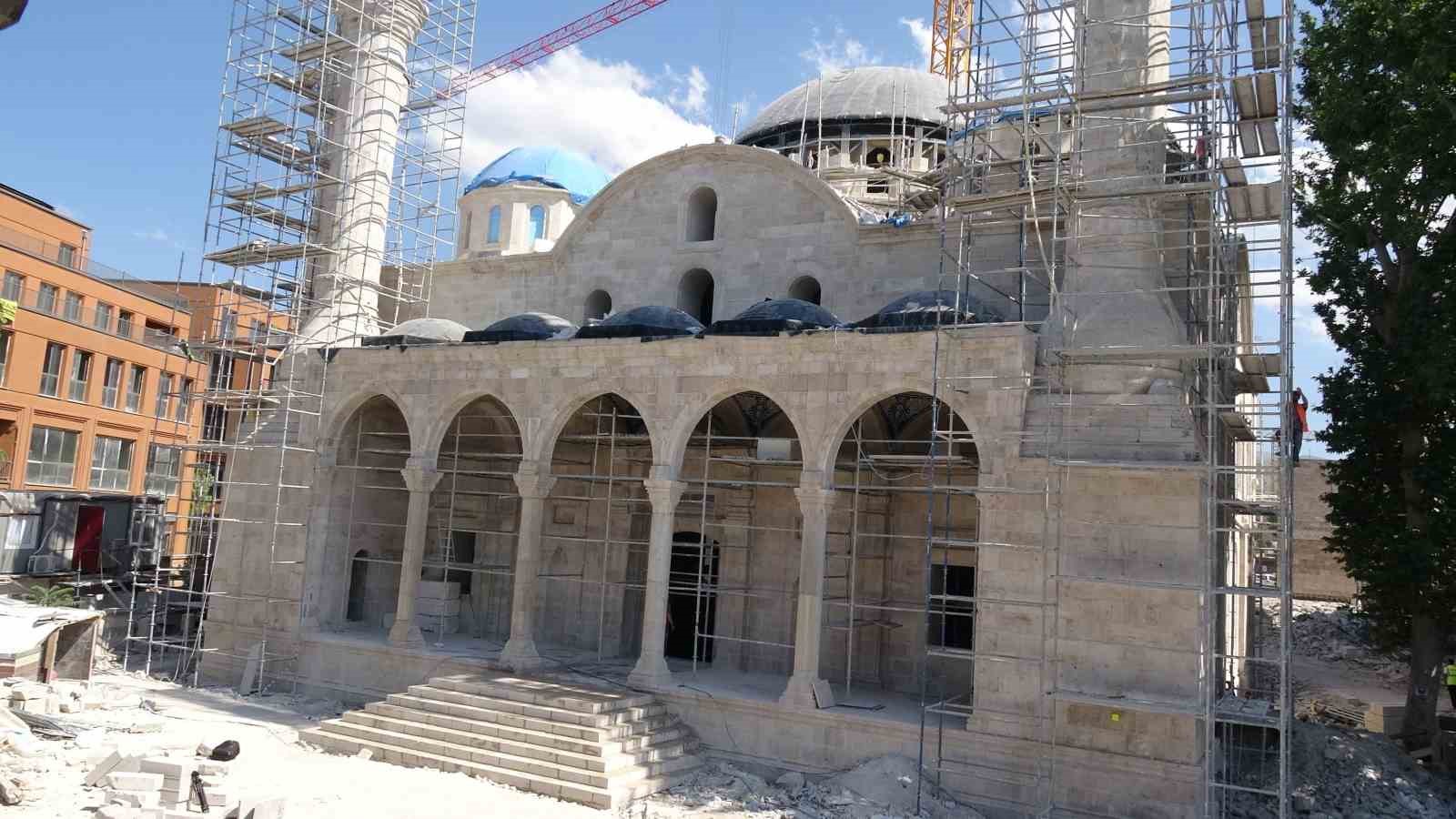 Depremde yıkılan Malatya’nın simgesi Yeni Cami’de restorasyonda sona yaklaşıldı 7 depremde yikilan malatyanin simgesi yeni camide restorasyonda sona yaklasildi 3 8lBBL8Uk